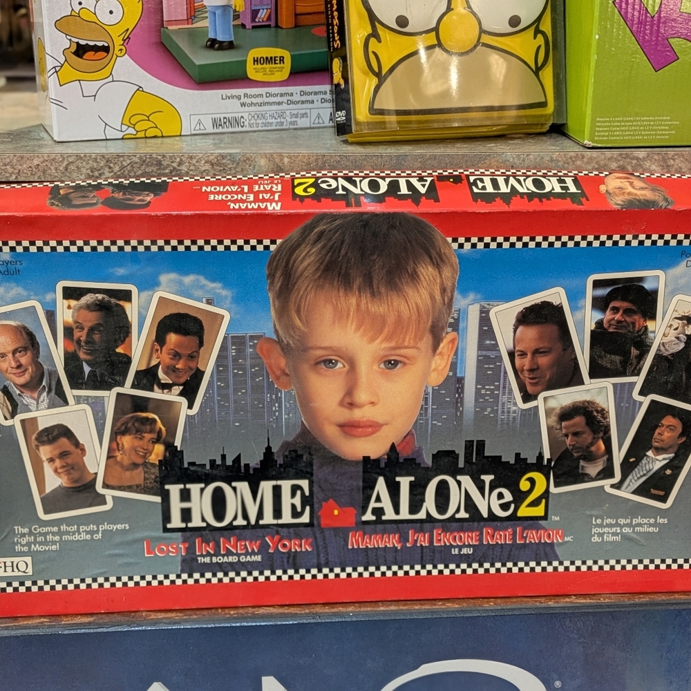 HQ Home Alone 2 Board Game - White, Blue, Red Artwork
